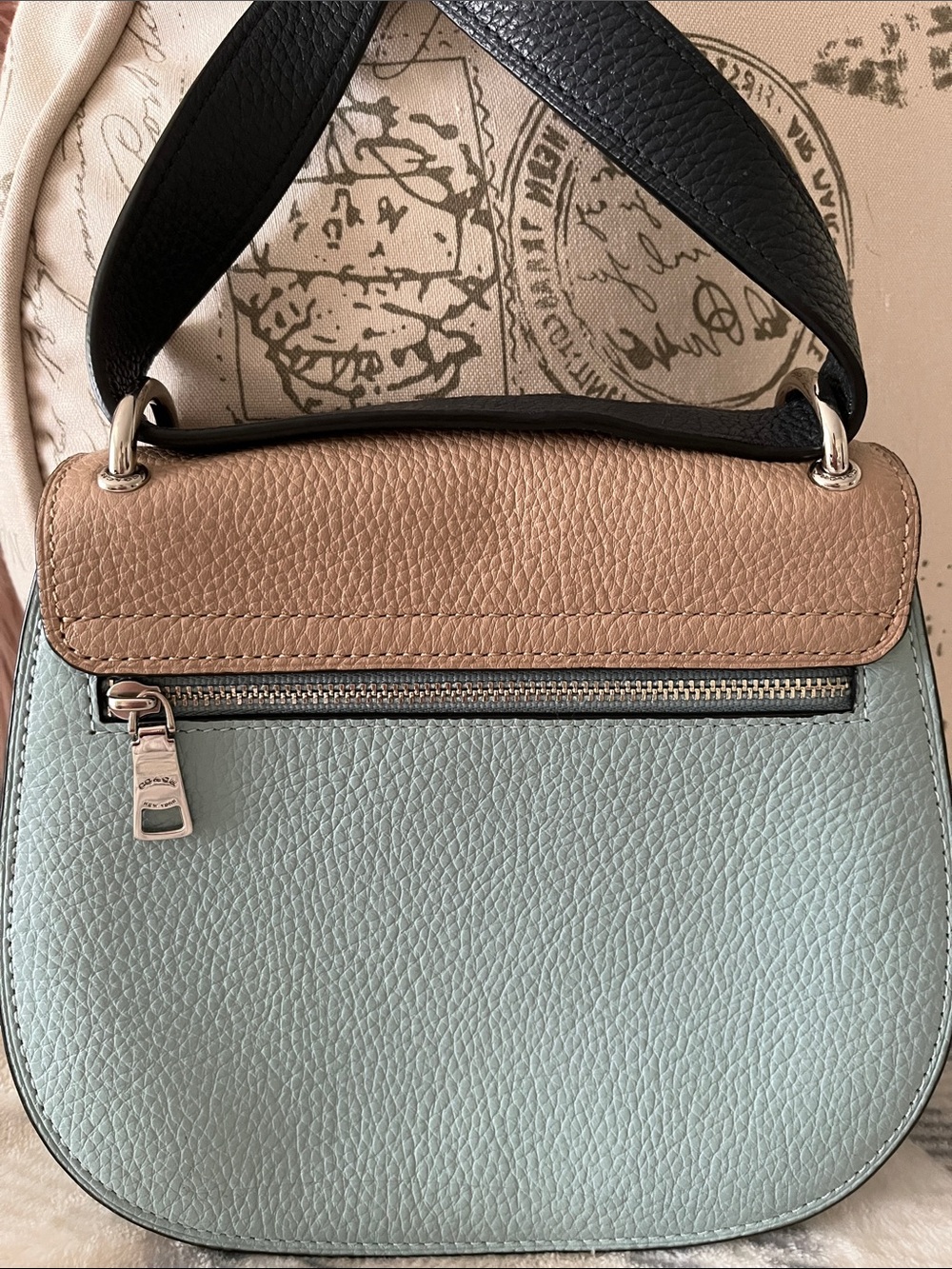 Coach Shoulder Bag ! 💼 - Picture 2 of 12
